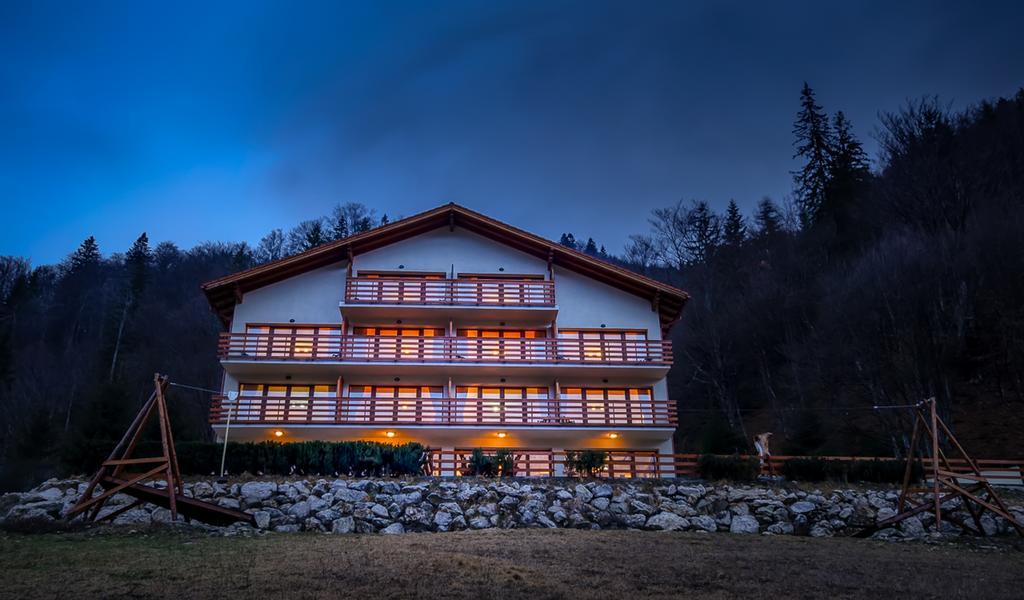 Panorama Pietrei Craiului Hotel Zărneşti Buitenkant foto