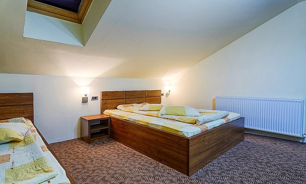 Panorama Pietrei Craiului Hotel Zărneşti Buitenkant foto
